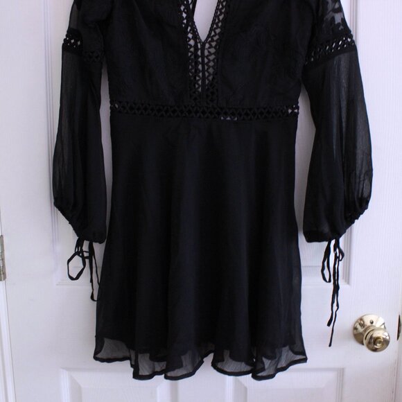Selfie Leslie Carson Crochet Details Dress Black - Picture 4 of 10